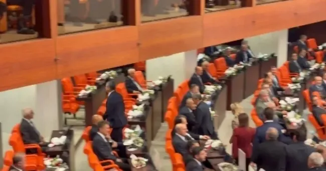 bm-ve-tbmmde-10-gun-arayla-benzer-goruntu-yeni-parti-israil-heyetiyle-ayni-tavri-sergiledi-1790935251686.jpeg BM’de İsrail heyeti TBMM’de Yeni Parti! 10 gün arayla aynı tavır