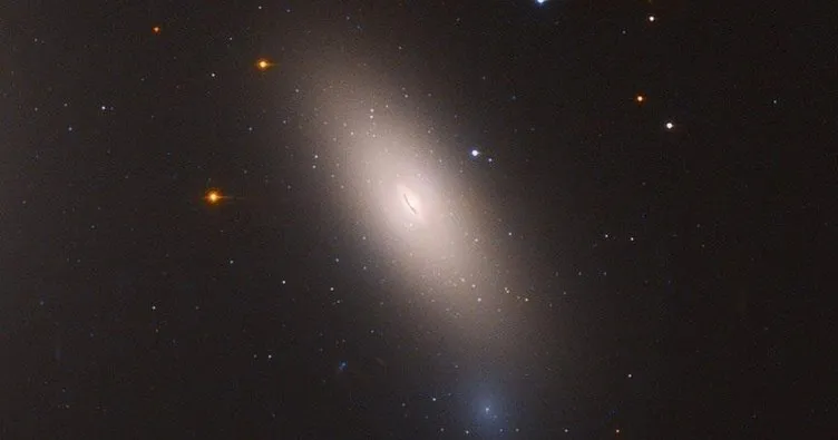 Hubble Teleskobu, kalıntı galaksiyi görüntüledi