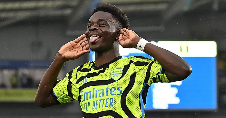Bukayo Saka, kariyer sezonunu geçiriyor