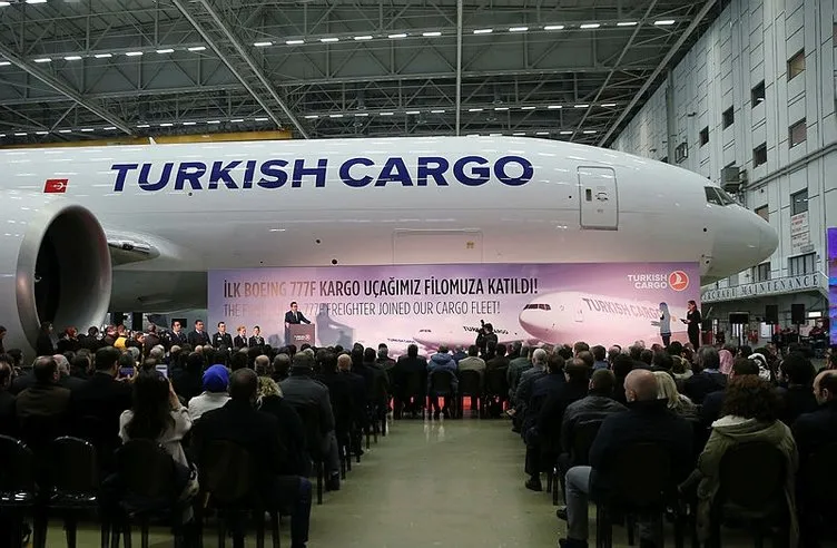 THY’nin ’Boeing 777’ kargo uçağının teslim töreni yapıldı