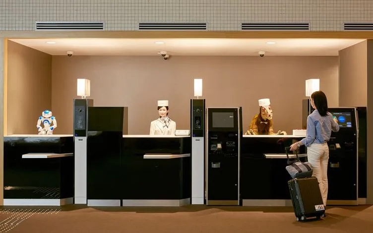 Tüm çalışanları robot olan hotel açıldı
