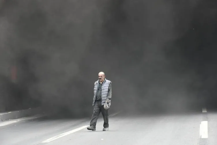 İzmir’de korku dolu anlar! Bir anda dumanların arasından belirdi!