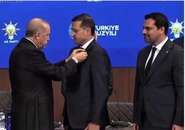 25-yillik-chp-uyesi-3-donem-belediye-baskaniydi-chpden-istifa-edip-ak-partiye-katildi-1790854363835.jpg