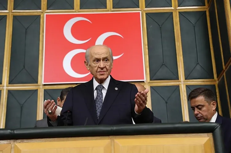 Bahçeli yine herkesi ters köşe yaptı: Siyasilerin verdiği tepkiler geleceğe dair çok şey söylüyor