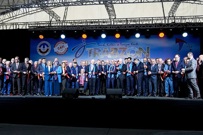 bakan-uraloglu-trabzon-hizli-tren-agiyla-bulusacak-1774647437547.jpeg Bakan Uraloğlu: “Trabzon hızlı tren ağıyla buluşacak”