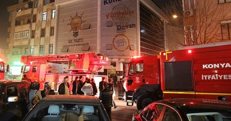 AK Parti ilçe binasında yangın paniği