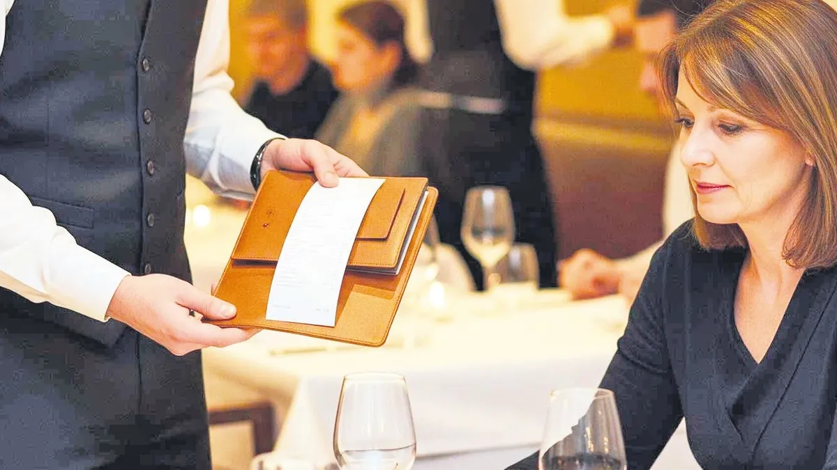 Restoranda kuver ve servis ücreti kalktı yüzde karmaşası başladı