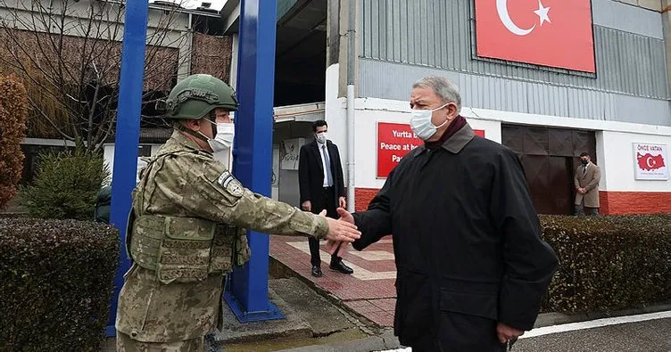 Bakan Hulusi Akar, Kosova’da Mehmetçik ile bir araya geldi!