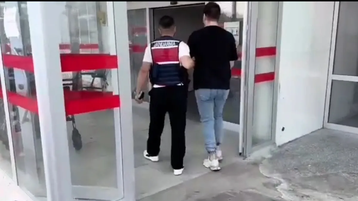 İstanbul'da düzenlenen sahte kimlik operasyonuna dair polis ekiplerinin çalışması