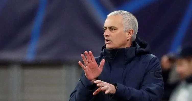 Tottenham’ın hocası Mourinho, milli futbolcu Zeki Çelik’i istiyor