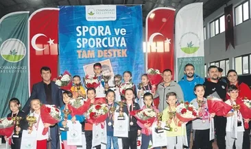 Minik raketler kupa için ter döktü