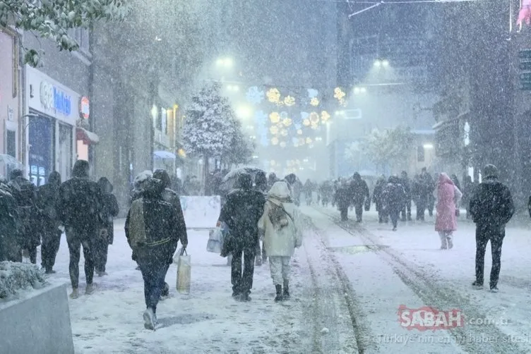 SON DAKİKA: İstanbul’da bugün okullar tatil mi? Bugün 14 Mart Pazartesi Okullar tatil mi edildi? İstanbul Valisi Ali Yerlikaya’dan kar tatili açıklaması