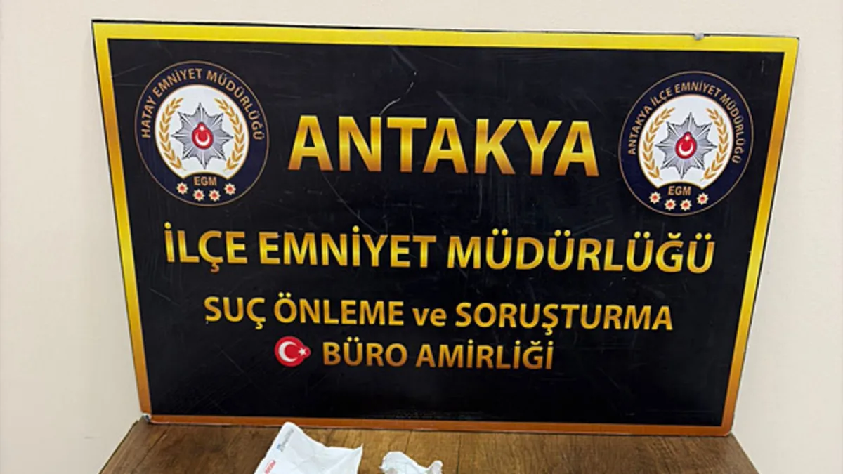 Hatay’da uyuşturucu satıcılarına operasyon: 4 gözaltı Hatay’da uyuşturucu satıcılarına operasyon: 4 gözaltı