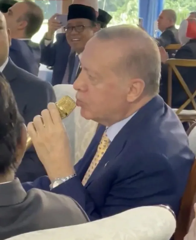 baskan-erdogan-endonezyada-mehter-marsina-eslik-etti-1739355741095.jpg