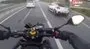 Trafikte makas atarak, trafiği tehlikeye atan otomobil kamerada | Video