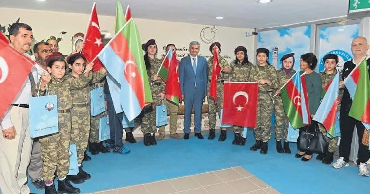 Azeri öğrenciler Adana’yı gezdi