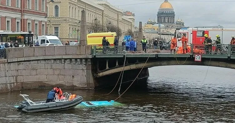 Rusya’da yolcu otobüsü nehre uçtu! Çok sayıda ölü ve yaralı var