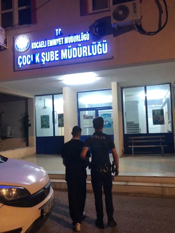 kocaeli-emniyetinden-kacamadilar-aranan-4-firari-pes-pese-yakalandi-1782293727920.jpg