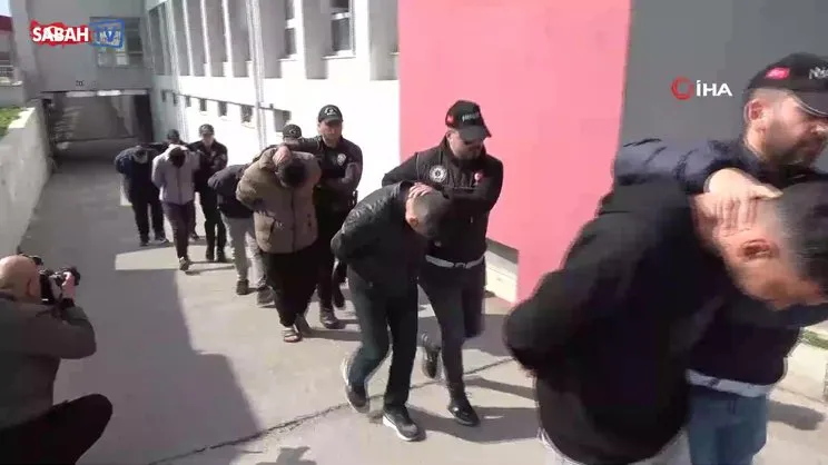 Adana’da suçüstü yakalanan 4 torbacı tutuklandı | Video