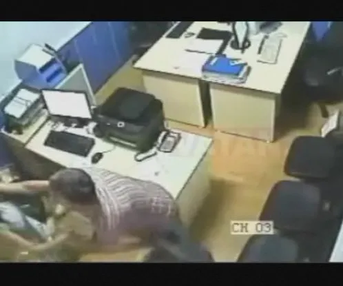 Kadına karakolda bile dayak!