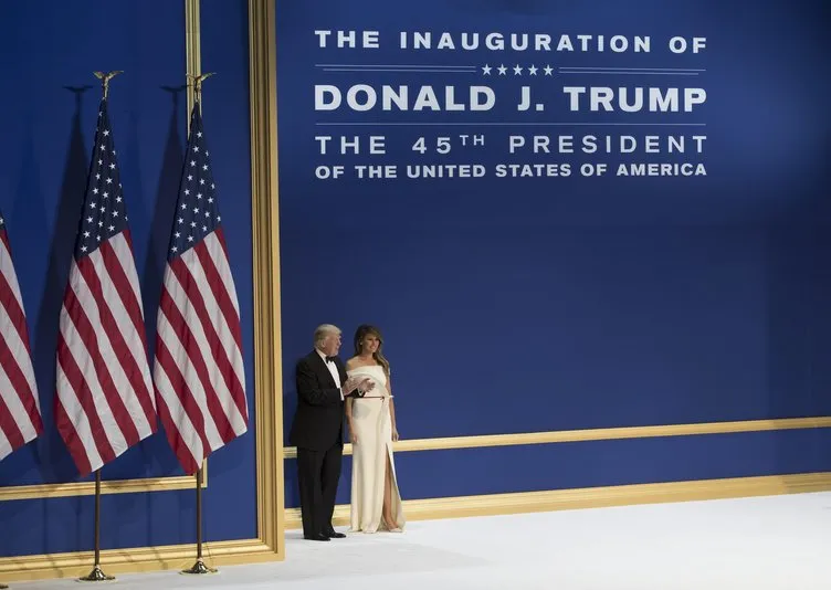 Melania Trump’ın elbisesinin anlamı ne?