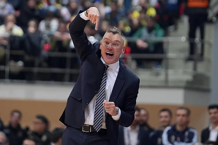 euroleaguede-fenerbahce-beko-baskoniayi-rekor-kirarak-devirdi-1709324131844.jpeg