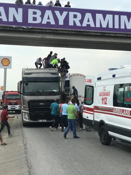 İntihar için çıktıÄı üst geçitte bayılıp, TIR'ın üzerine düÅtü