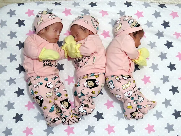 mucize-ucuzler-5-yasinda-fedakar-anne-minik-kizlari-ile-5inci-yaslarini-kutladi-1792589434034.jpeg