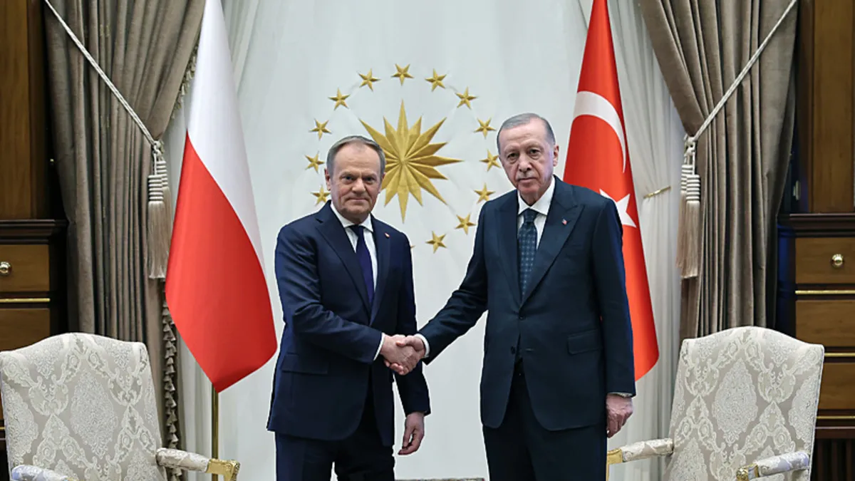 Başkan Erdoğan Polonya Başbakanı Tusk'ı resmi törenle karşıladı Başkan Erdoğan Polonya Başbakanı Tusk'ı resmi törenle karşıladı