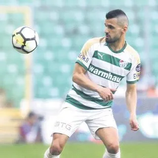 Carole yerine Aziz Behich