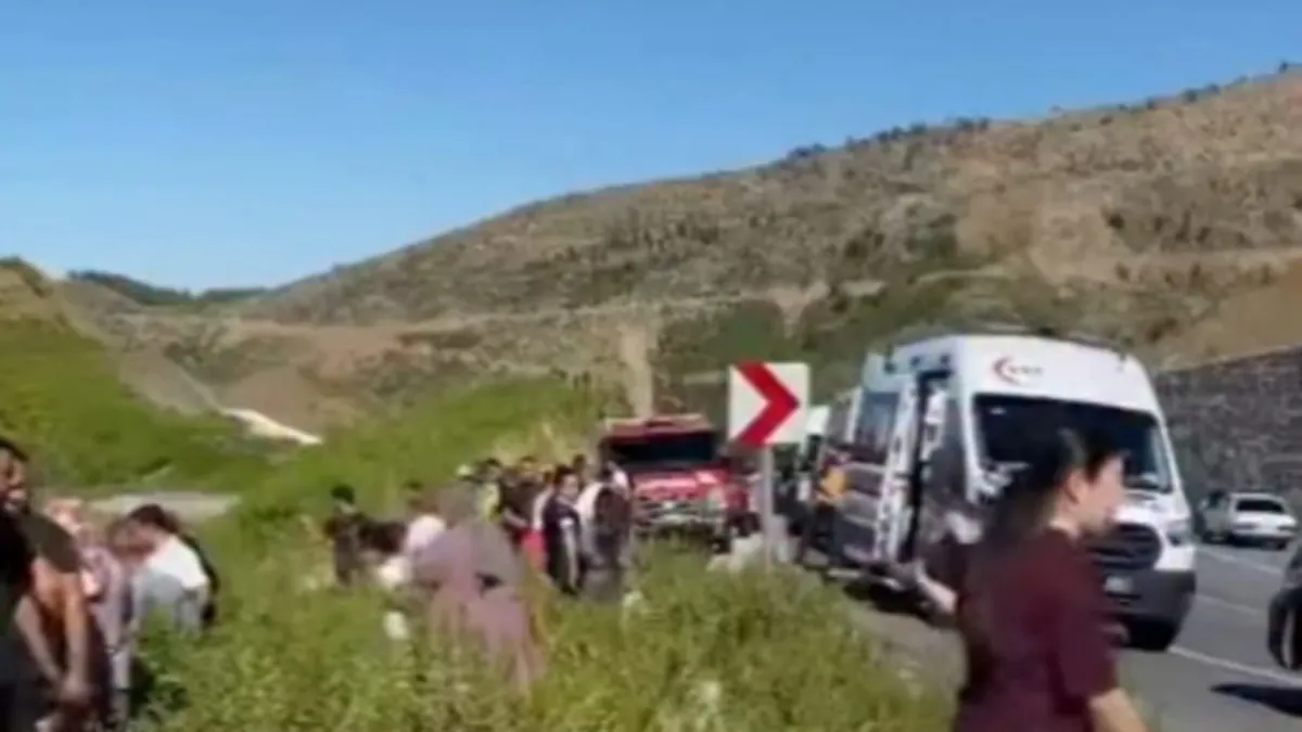 SON DAKİKA! Antalya’da korkunç kaza! Otomobil uçurumdan yuvarlandı: 5 kişi hayatını kaybetti SON DAKİKA! Antalya’da korkunç kaza! Otomobil uçurumdan yuvarlandı: 5 kişi hayatını kaybetti