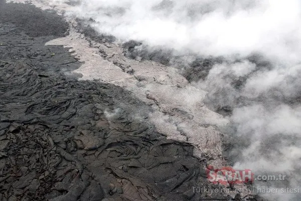 Volkan patladı, lavlar 38 metreye çıktı!