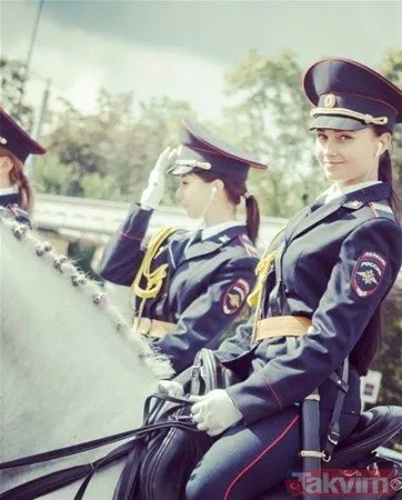 Sosyal medyayı sallayan kadın polisler!