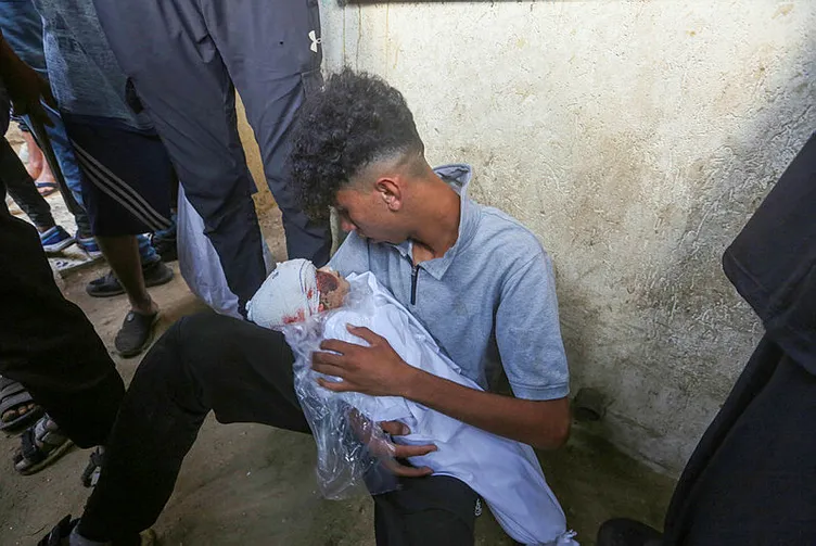 Siyonist İsrail’in hedefi siviller! Top oynayan çocukları katlettiler: 24 saatte 42 ölü 201 yaralı