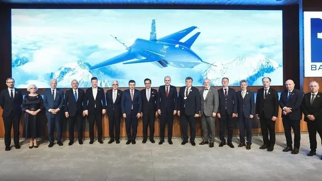 selcuk-bayraktar-nato-parlamenterlerine-kizilelmayi-anlatti-1783011057440.jpeg