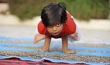 6 yaşında yoga öğretmeni...