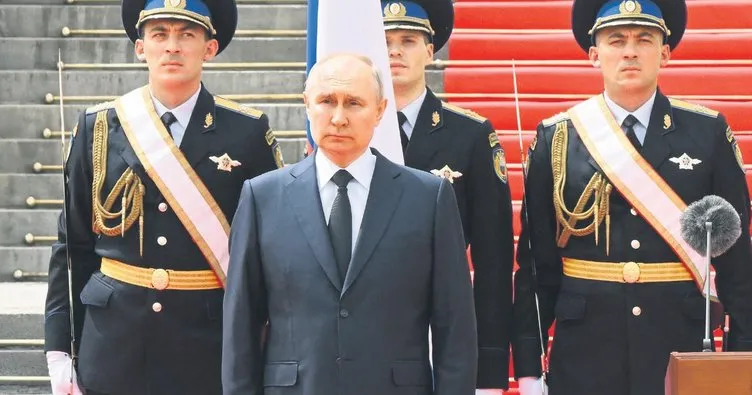 Putin’den halka ve orduya sadakat övgüsü: İç savaşı önlediniz