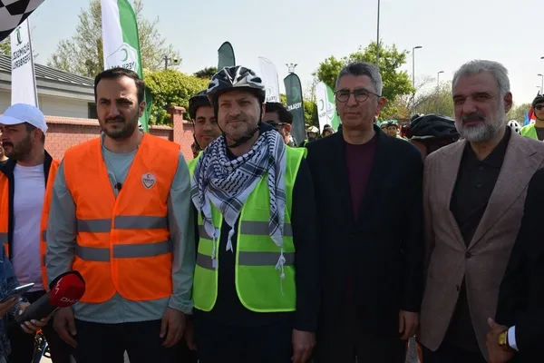 kuresel-sumud-filosu-ve-katledilen-21-bin-anne-icin-bisiklet-turu-1778410528472.jpg