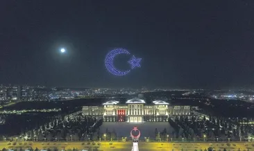 300 İHA ile muhteşem gösteri