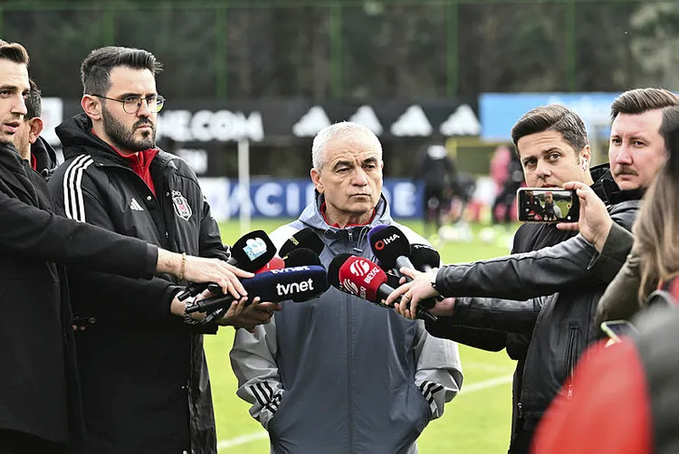 besiktasin-fenerbahce-derbisindeki-tek-hedefi-galibiyet-1701864377030.jpg