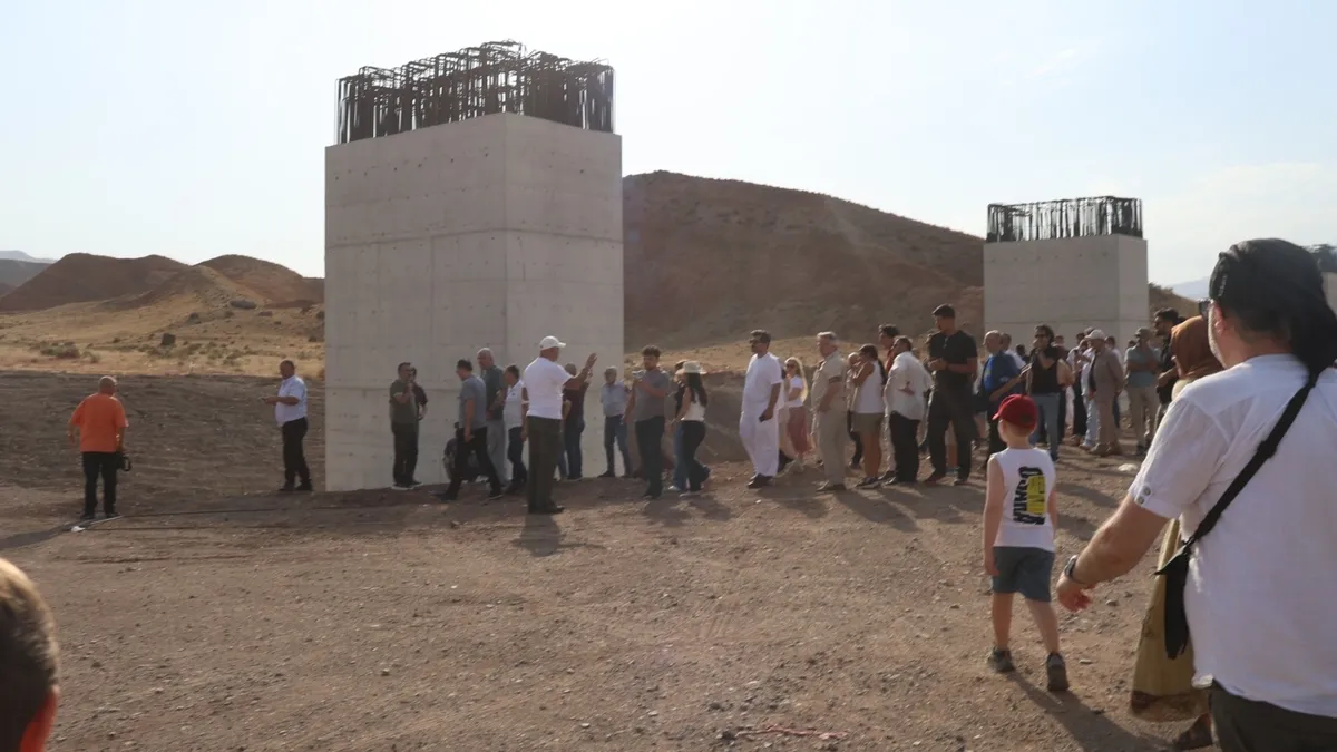 Kars-Iğdır-Aralık-Dilucu Demiryolu Projesi’nde Tuzluca’da viyadük ayakları yükseliyor