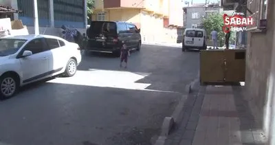 Vicdansız sürücü küçük çocuğu ezdi, kaçtı | Video