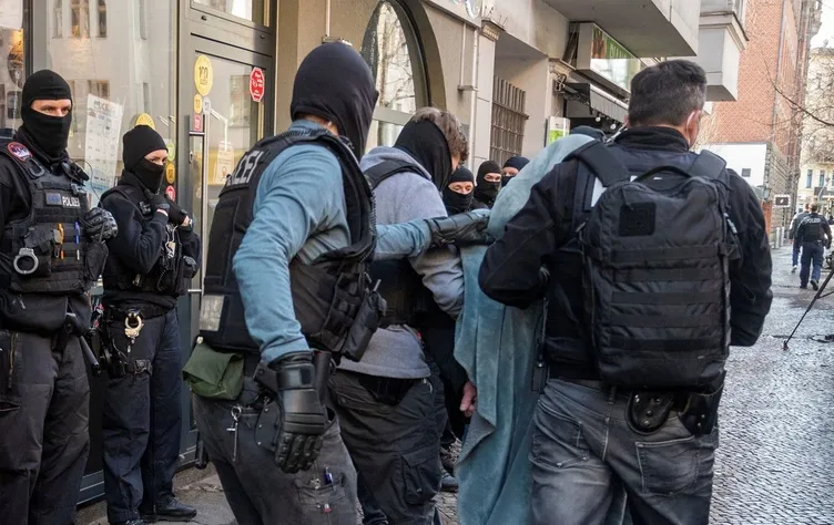 Batı’da sistem S.O.S. veriyor! Avrupa çetelere teslim: Tarifeleri bile var...