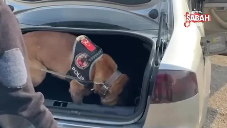 Otomobilin yakıt deposundan 10 kilo 250 gram uyuşturucu çıktı | Video
