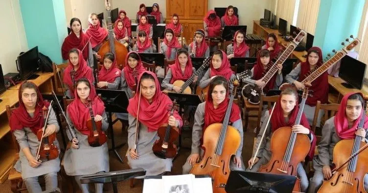 Afgan kızlar, Taliban tehdidine rağmen çalıyor