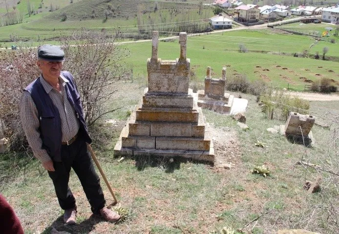 Sivas’taki piramit taş mezarlar dikkat çekiyor