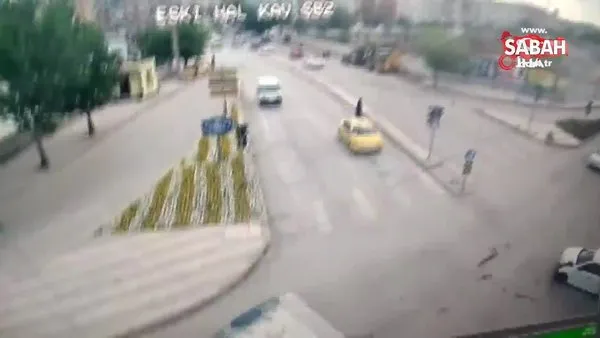 Otomobil, Covid temaslısı taşıyan ambulansa böyle çarptı | Video