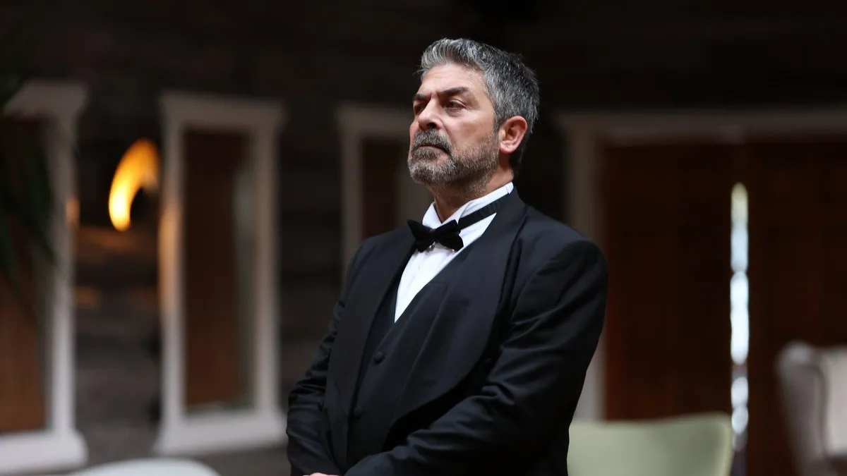 ‘A.B.İ’nin yıldızı Sinan Tuzcu karakterini anlattı! “Hırsının nedeni babasıyla yaşadığı çatışma” – Galeri ‘A.B.İ’nin yıldızı Sinan Tuzcu karakterini anlattı! “Hırsının nedeni babasıyla yaşadığı çatışma” – Galeri