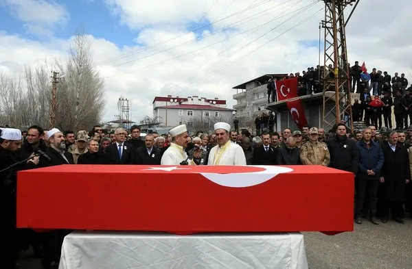 Şehit edilen güvenlik korucusu Fuat Kılağus Edremit'te son yolculuğuna uğurlandı