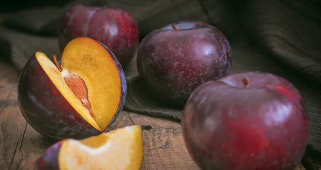 Italiyadagi plyajdagi nudistlar video Keksa bir ayol yigitga minaj beradi